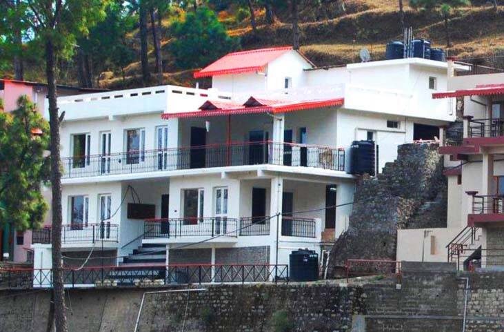 TG Stays Khajret, Kasauli 1